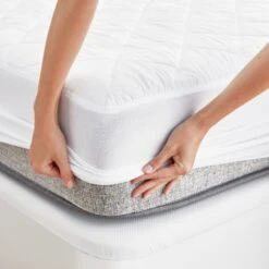 Pikolin Home - Coprimaterasso Imbottito, In Fibra, Impermeabile, Antiacaro, 140 X 190/200 Cm, Colore Bianco, Letto Da 140 -Vendite ATMOSPHERA || None || Maxwell & Williams 78990786 4