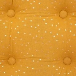 Cuscino Da Terra Per Bambini Berlingot, Cotone, Giallo Ocra, 40x40 Cm - Atmosphera Créateur D'intérieur 5 Cuscino Da Terra Per Bambini Berlingot, Cotone, Giallo Ocra, 40x40 Cm - Atmosphera Créateur D'intérieur -Vendite ATMOSPHERA || None || Maxwell & Williams 90565571 2