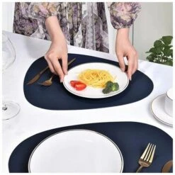 Tovagliette In Pelle Tovagliette Occidentali Lavabili E Resistenti All'olio Tovagliette In Pelle Irregolari Blu Scuro Confezione Da 4 11 Tovagliette In Pelle Tovagliette Occidentali Lavabili E Resistenti All'olio Tovagliette In Pelle Irregolari Blu Scuro Confezione Da 4 -Vendite ATMOSPHERA || None || Maxwell & Williams 95220817 5