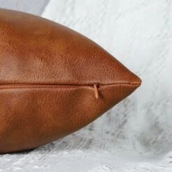 Set Di 2 Fodere Per Cuscino Di Lusso In Finta Pelle Moderna E Confortevole Federa Per Divano Soggiorno Balcone Giardino Per Famiglia 45x45 Cm Marrone -Vendite ATMOSPHERA || None || Maxwell & Williams 96203864 4